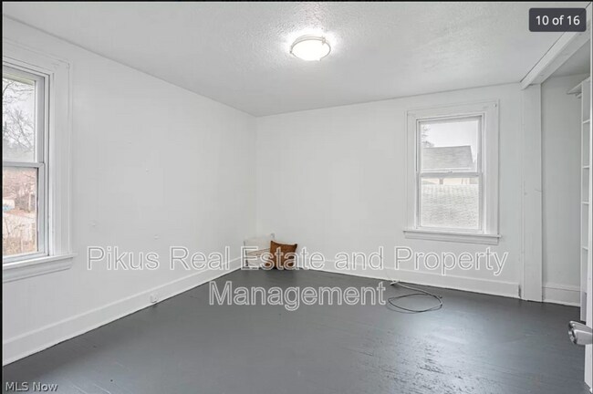 Building Photo - 1033 Chandler Ave