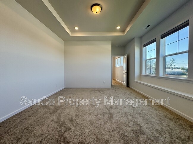 Building Photo - 6728 SE Crimson Ln