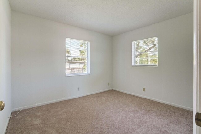 Building Photo - 700 N Hepburn Ave