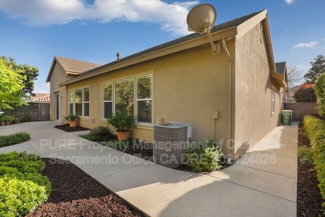 Building Photo - 1143 Bevinger Dr