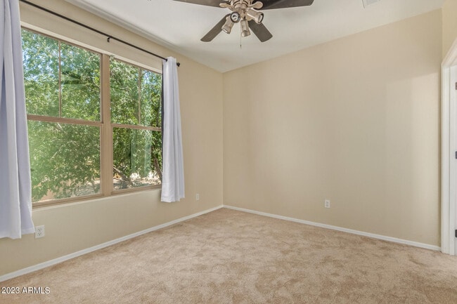 Building Photo - 32934 N Cherry Creek Rd