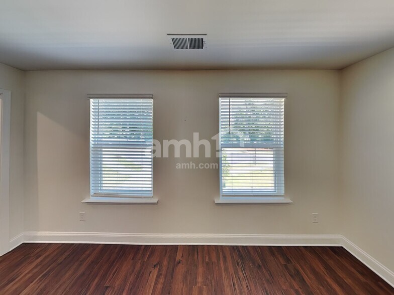 Building Photo - 544 Rivermist Dr