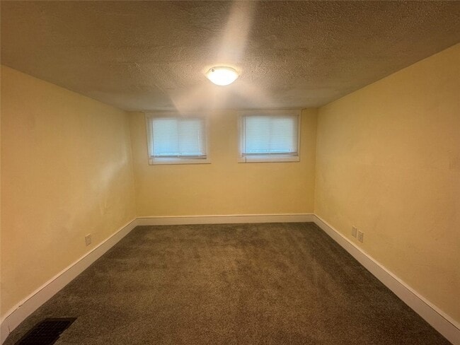 Building Photo - 45 Kattelville Rd