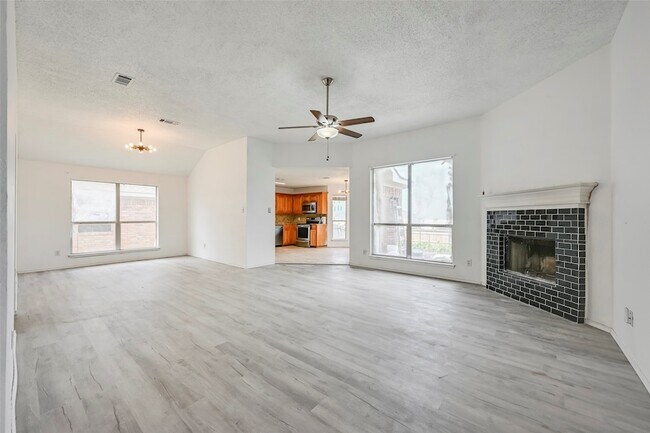 Building Photo - 809 Elbe Dr