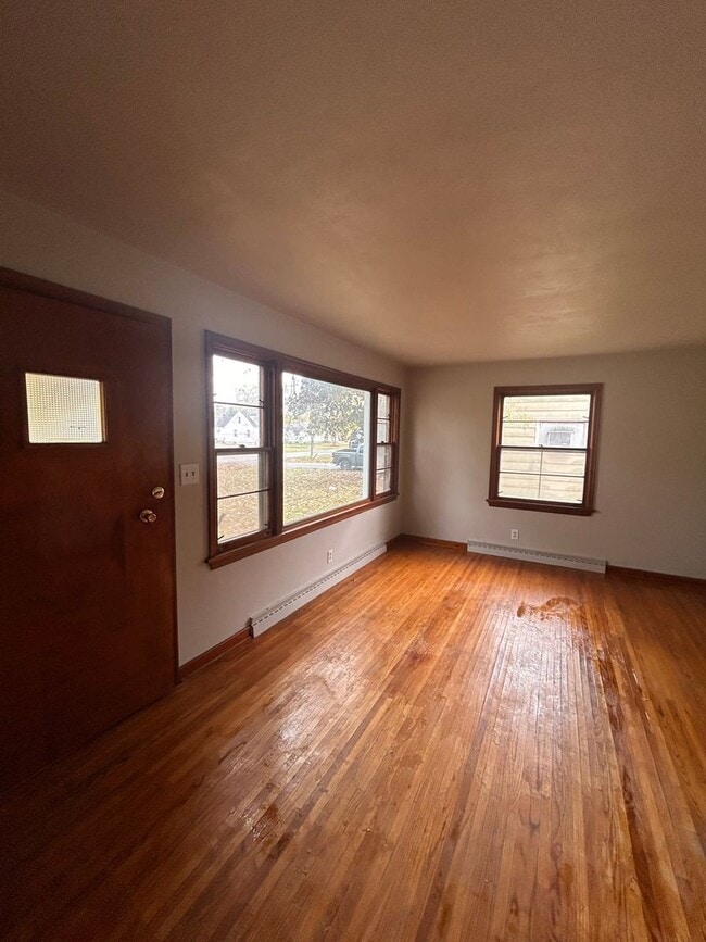 Building Photo - 5316 Plaza Dr