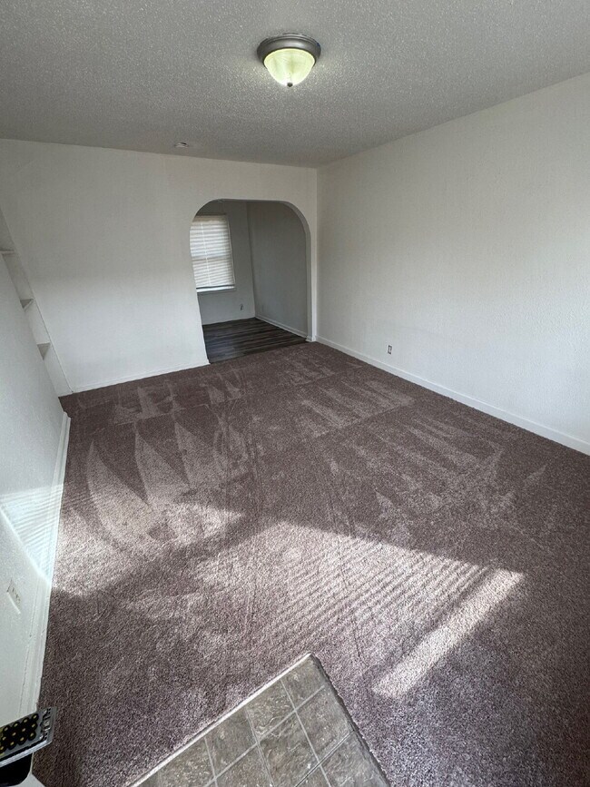 Building Photo - "Charming Studio Retreat with Full Bath in the Heart of Wichita!"