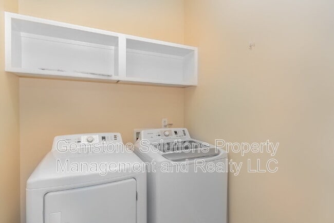 Building Photo - 1046 Aenon Cir