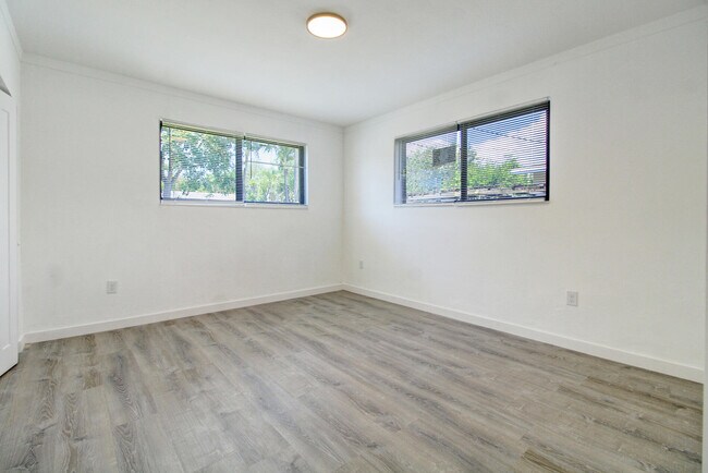 Building Photo - 1730 NE 170th St