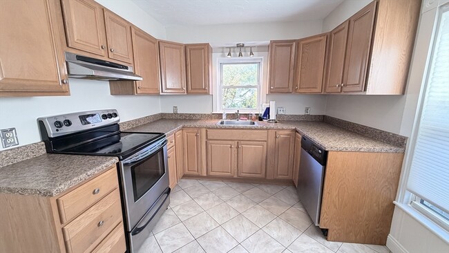 Building Photo - 391 Commercial St