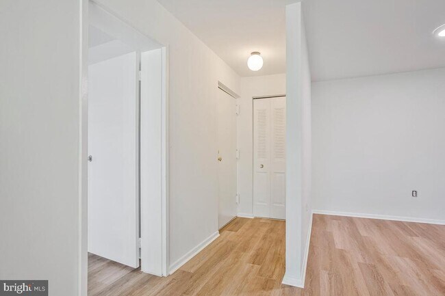 Building Photo - 2574 Riva Rd