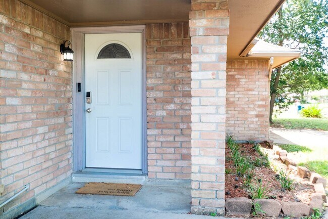 Building Photo - 2155 Twinbrooke Dr