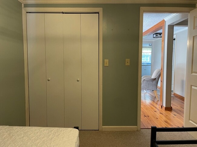 Building Photo - 2 BED, 1 BATH FULLY FURNISHED COTTAGE STYL...
