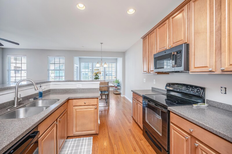 Building Photo - 9042 Parlor Dr