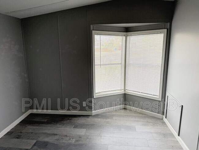 Building Photo - 314 Riverwood Ln