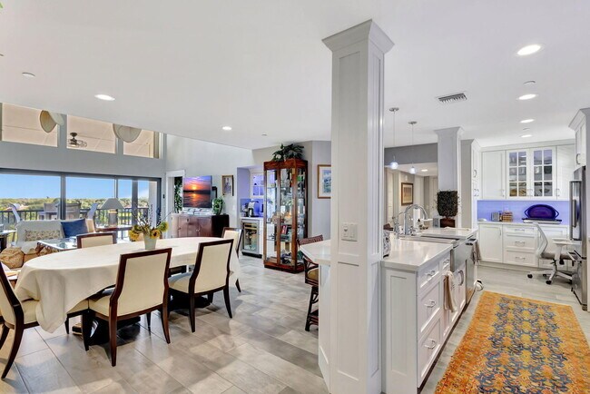 Building Photo - 16910 W Bay Dr