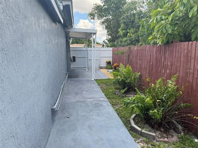 Building Photo - 6471 SW 27th Street