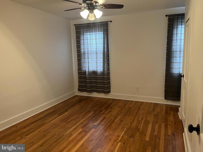 Building Photo - 1231 W 37th St