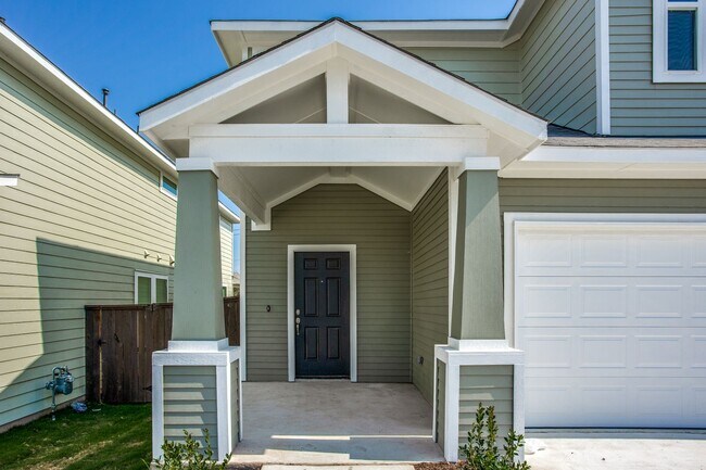 Building Photo - Newer cottage home in Cloverleaf community...