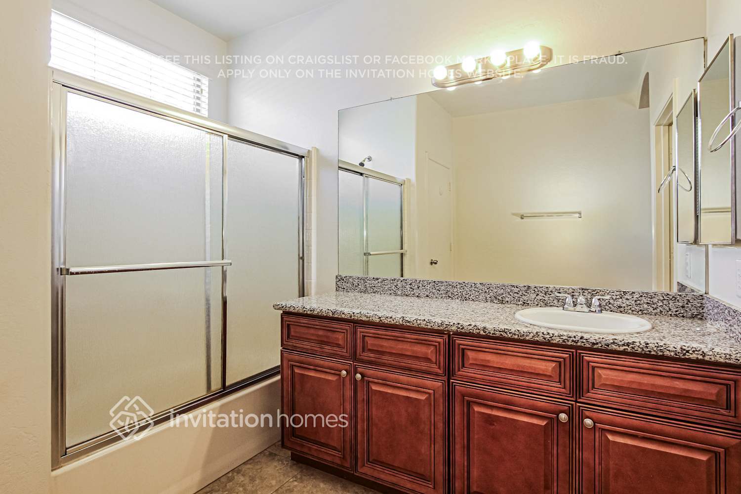 Building Photo - 14921 W Lisbon Ln