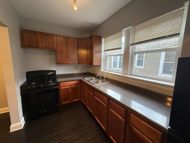 Building Photo - 7344 N Damen Ave