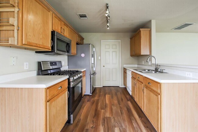 Building Photo - 1036 Doras Dr