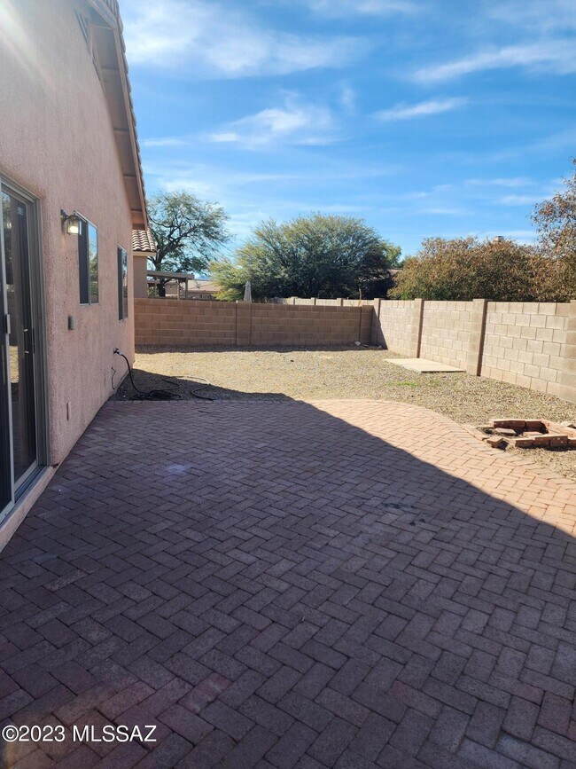 Building Photo - 5461 N Willow Thicket Way
