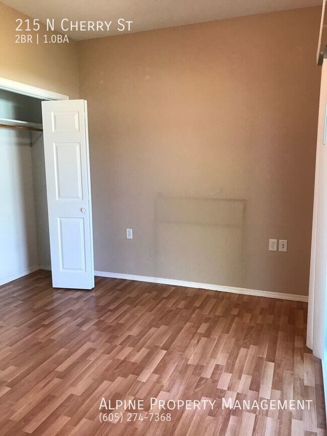 Building Photo - 2 Bedroom Townhome for rent in Lennox, SD!!