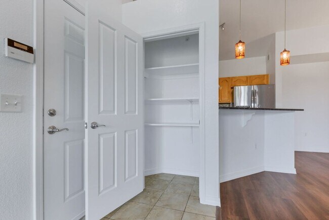 Building Photo - Stylish Longmont Condo with Vaulted Ceilings and Modern Upgrades