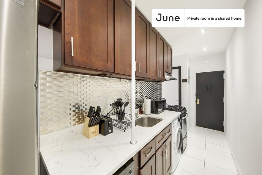 Building Photo - Room in Shared 4 bed/2 bath home in Upper West Side