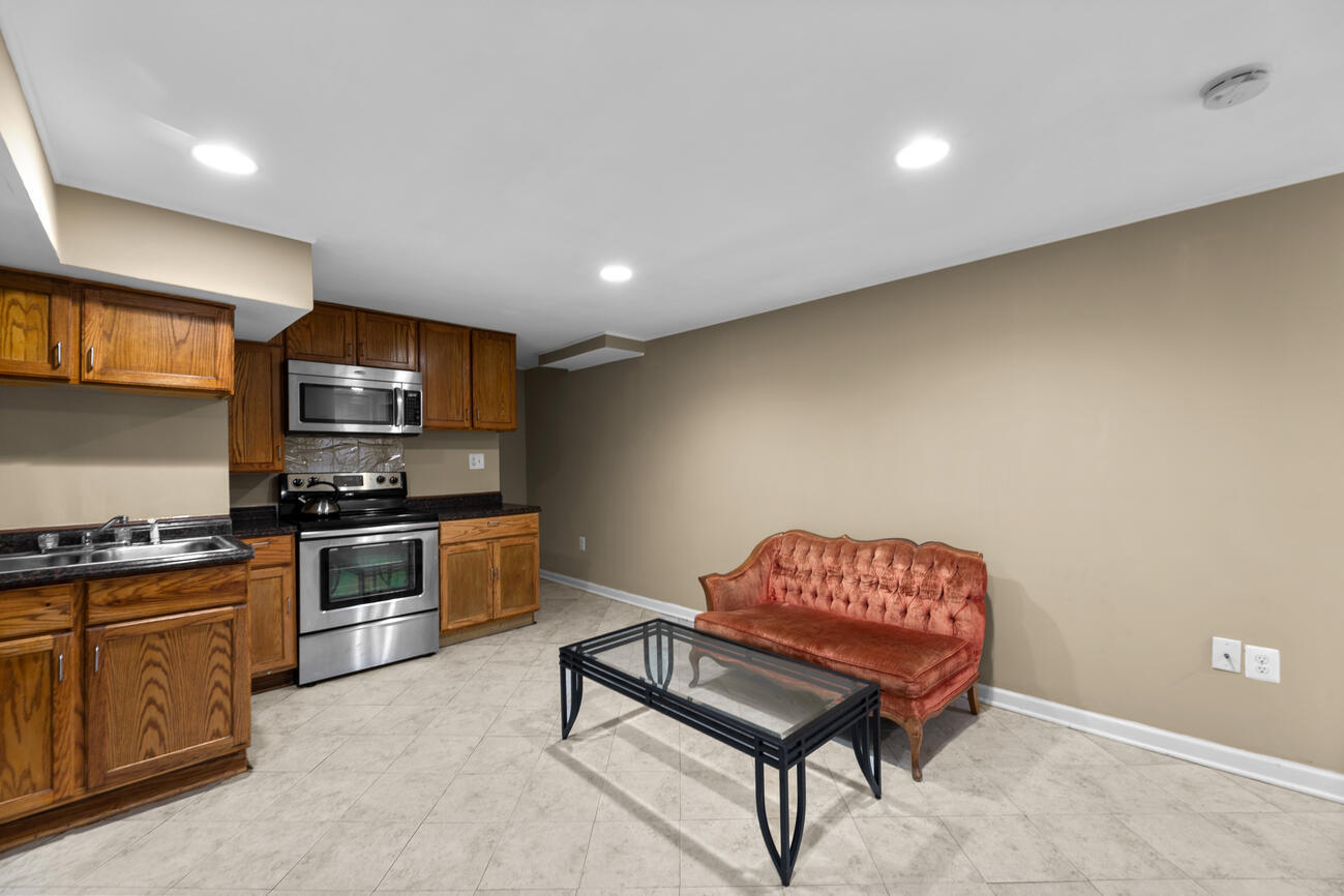 Living Room/Kitchen - 1008 Hobbs Dr