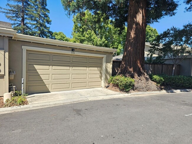 Building Photo - Beautiful Two Bedroom Two Bath Home