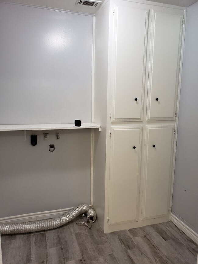 Building Photo - Single Family Residence Located on The Mesa