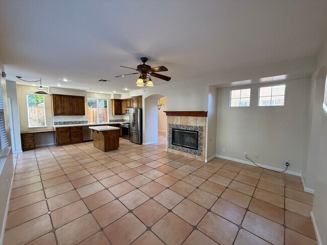 Building Photo - 5 bedrooms located in Redbridge Gated Community!