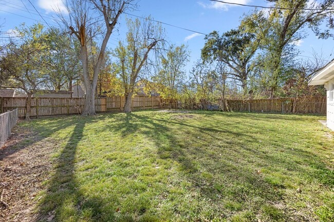 Building Photo - 6619 Maybank Dr