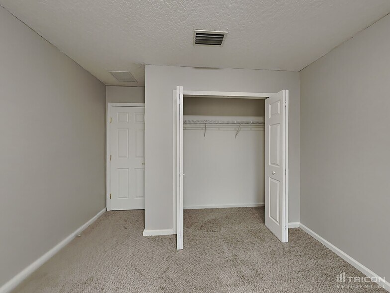 Building Photo - 9209 Redtail Dr