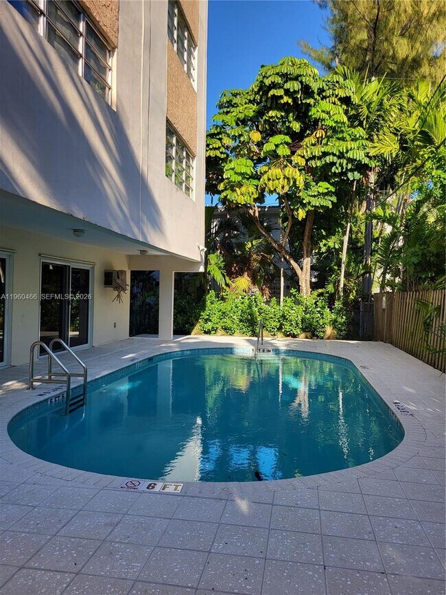 Building Photo - 1020 94th St