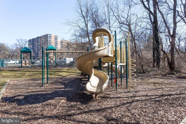 Building Photo - Lafayette Park Condominium | All Utilities Included | Pool, Tennis Court & Clubhouse
