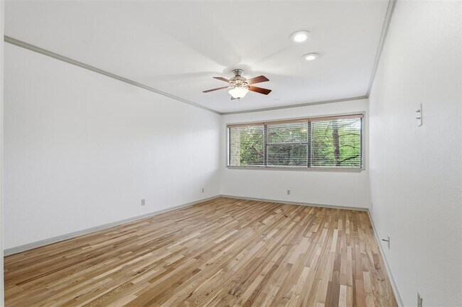 Building Photo - 8888 Tallwood Dr