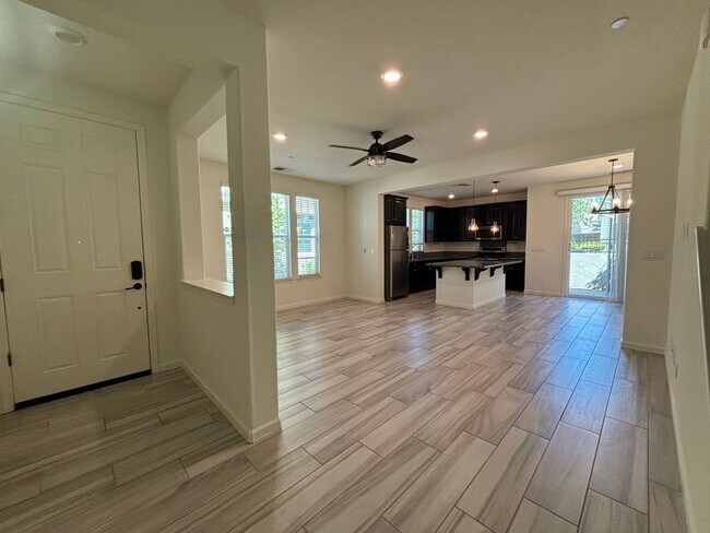 Building Photo - Spacious 4 Bedroom, 3 Bath Home with Bonus Room, 2 Car Garage in Westpark Village!