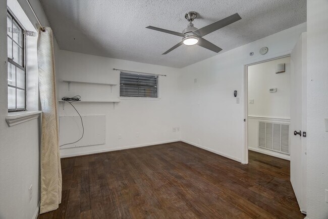 Building Photo - 2128 59th St