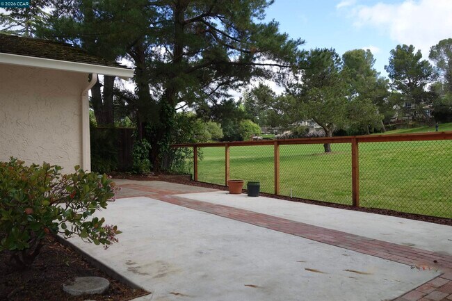 Building Photo - 112 Marchbanks Ct