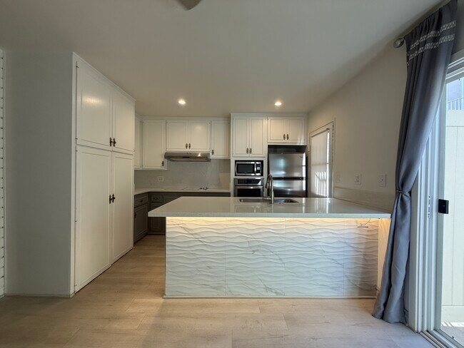 Building Photo - 1214 Rutland Rd