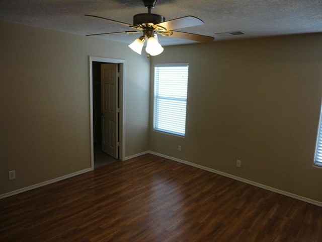 Building Photo - 7133 Hartford Hills Dr NE