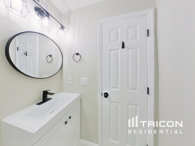 Building Photo - 1297 Voyager St