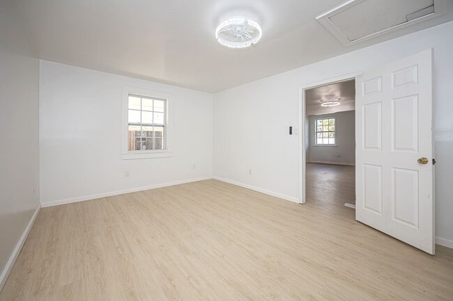 Building Photo - ADORABLE HOME FOR RENT