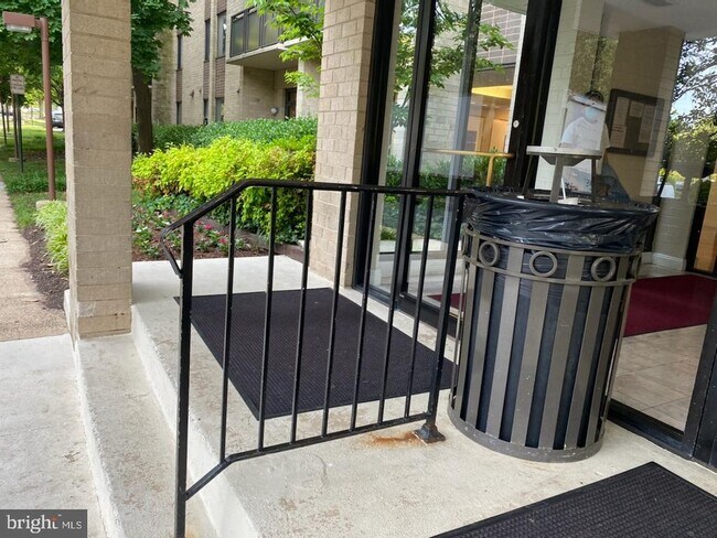 Building Photo - 3100 S Manchester St