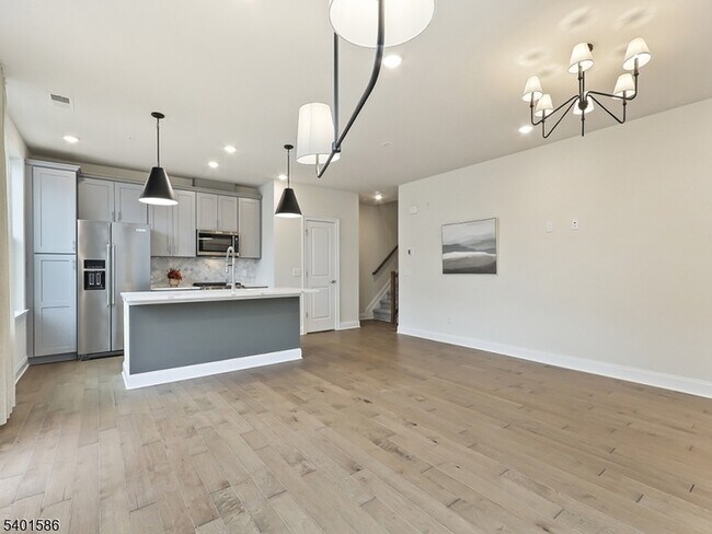 Building Photo - 715 Parker Blvd