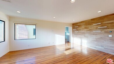 Building Photo - 122 N Harper Ave