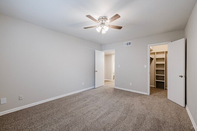 Building Photo - Spacious Apts - Excellent Tucker Location
