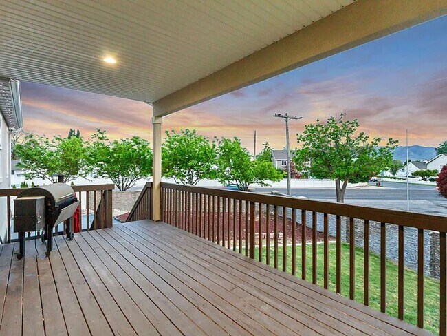 Building Photo - 3 Bedroom 2.5 Bathroom Home in Lehi!
